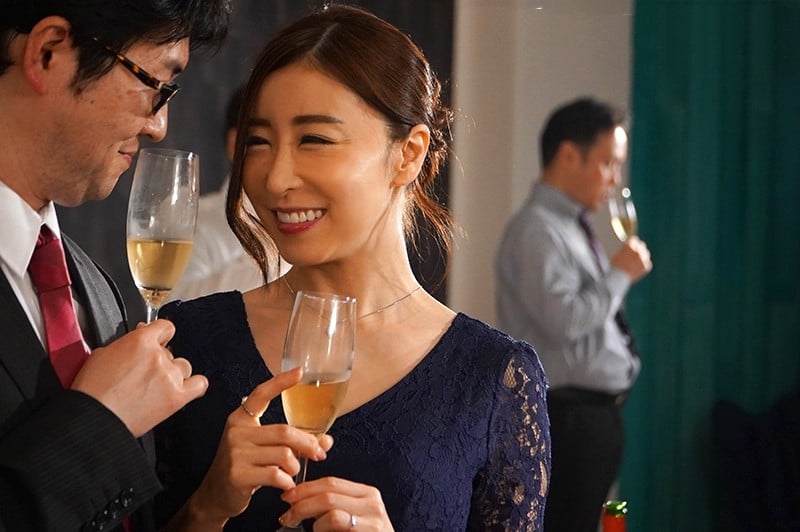 [JUL-426] Vừa mất đi sự nghiệp và mất luôn cô vợ xinh đẹp